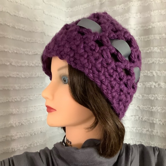😍 Handcrafted Purple Cloche - Picture 5 of 9